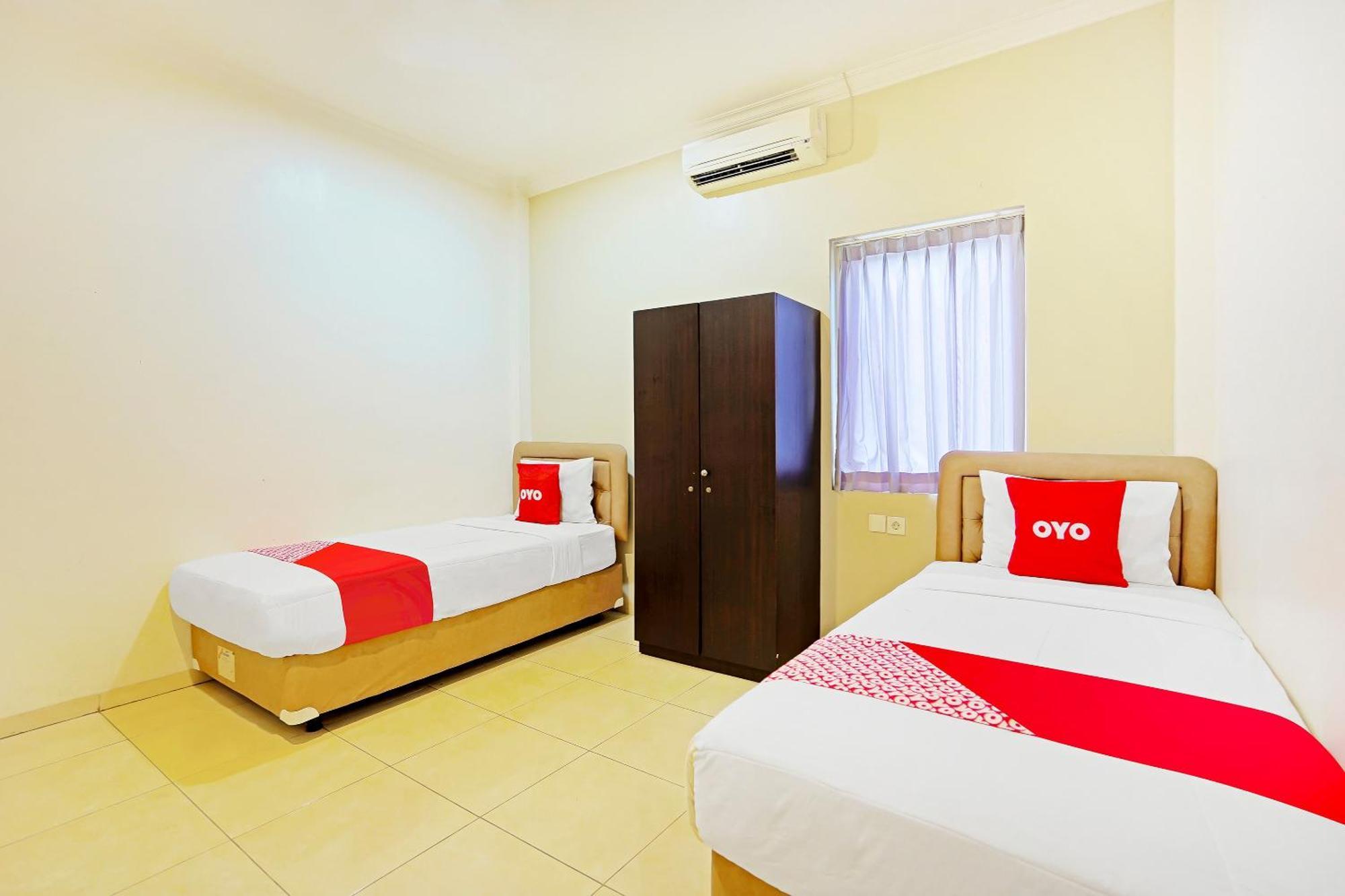 Oyo Flagship 91290 Pondok Inap Shofwa 2 Surabaya Ngoại thất bức ảnh